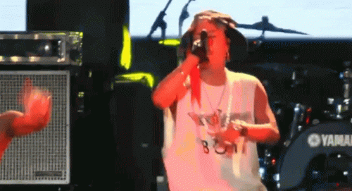 G-Dragon biểu diễn