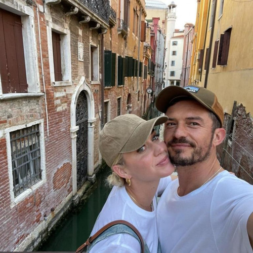 Katy Perry và Orlando Bloom chia tay sau 6 năm đính hôn.