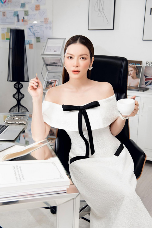 Lý Nhã Kỳ nổi bật trong showbiz Việt.