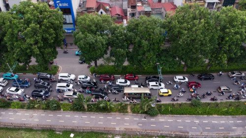 Tình trạng rác thải trên tuyến đường.