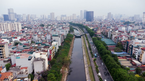 Tuyến đường ven sông Tô Lịch.