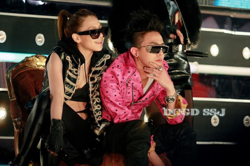 G-Dragon và CL trên sân khấu