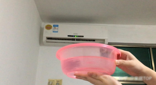 Chậu nước trong phòng điều hòa