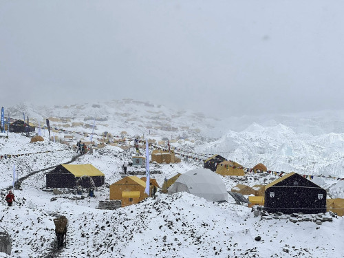 Khung cảnh tuyệt vời ở Everest Base Camp.