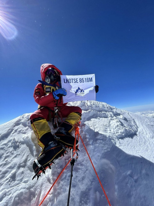 Nguyễn Mạnh Duy chinh phục 2 đỉnh núi Everest và Lhotse trong 48 giờ đồng hồ.