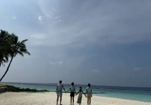 Con trai Đặng Siêu và Tôn Lệ, Đặng Đặng mới chỉ 14 tuổi nhưng đã cao bằng cha mình Đặng Siêu
