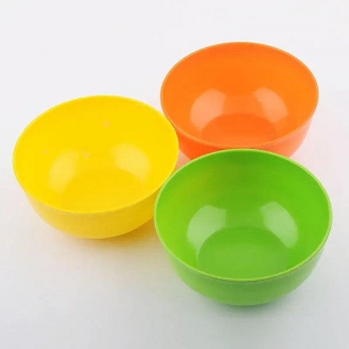 Bát đĩa nhựa không rõ nguồn gốc