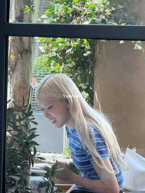 Rosé tại quán cafe
