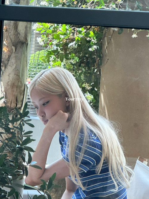 Rosé chill tại quán cafe