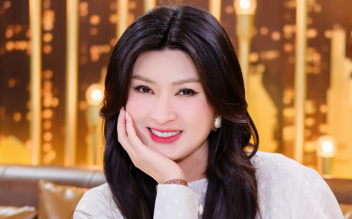 Nguyễn Hồng Nhung hạnh phúc bên bạn trai