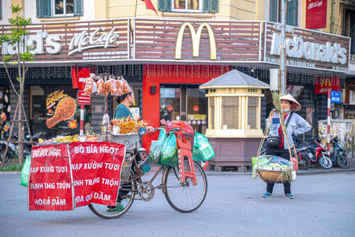 Không gian Starbucks tại Hà Nội.