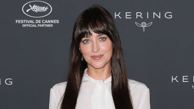 Dakota Johnson cho rằng Hollywood đang trì trệ