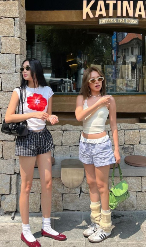 Cuộc chiến thời trang cần lùi giải của Millennials và Gen Z- Ảnh 5.