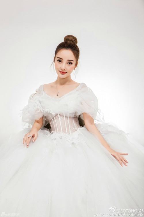 Diễn viên Lý Tiểu Lộ.