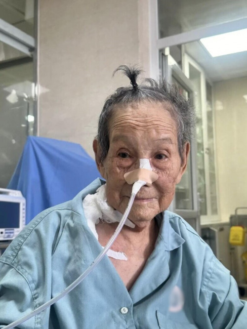 Quỳnh Lương bên mẹ