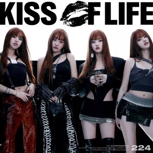 KISS OF LIFE trình diễn gợi cảm nhưng cũng gặp nhiều chỉ trích