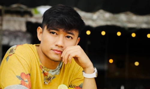 Quý Bình qua đời.