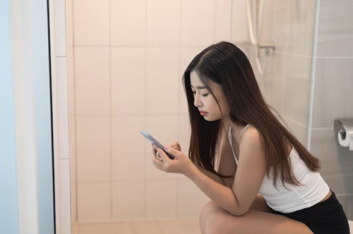 Chỉ ngườI dại mới dùng điện thoại di động vào 4 thời điểm này, khác gì Mở TOANG CỬA cho đủ loại bệnh ập vào