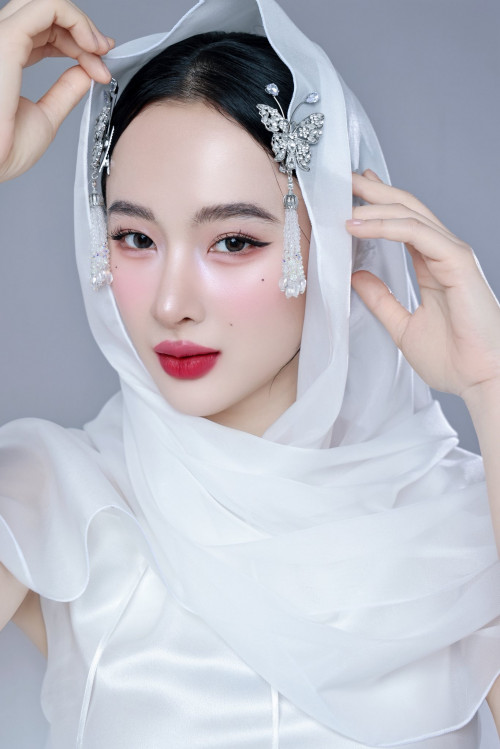 Angela Phương Trinh