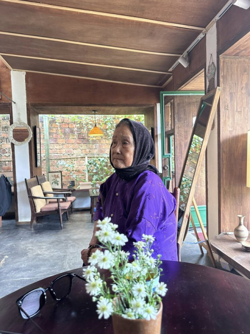 Quỳnh Lương thể hiện tâm trạng buồn bã.