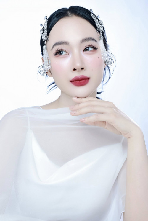 Angela Phương Trinh