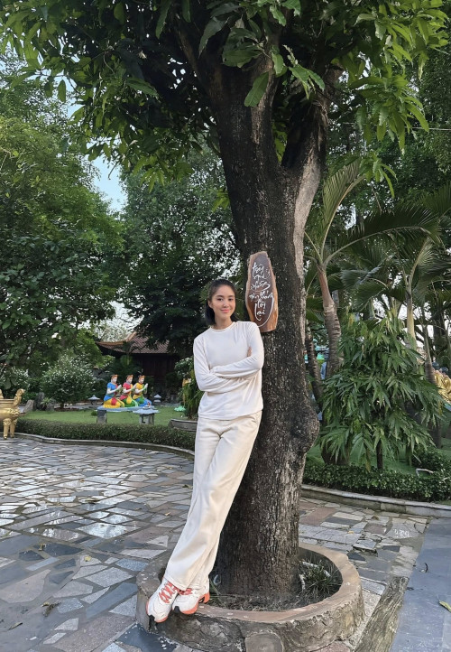 Giữa ồn ào gia đình Quý Bình, Lê Phương chia sẻ đầy ẩn ý