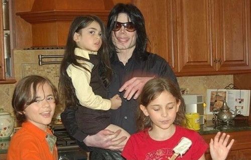 Michael Jackson và con