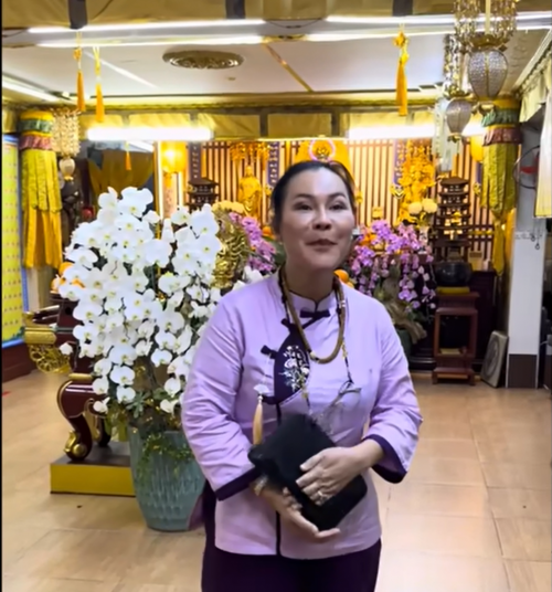 Vợ Quý Bình: 