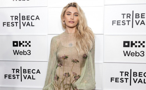 Paris Jackson biểu diễn