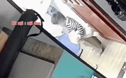 Mẹ Lê Dương Bảo Lâm bị ngất nghiêm trọng, nhóc tỳ 3 tuổi vừa phát hiện liền có hành động gây kinh ngạc.