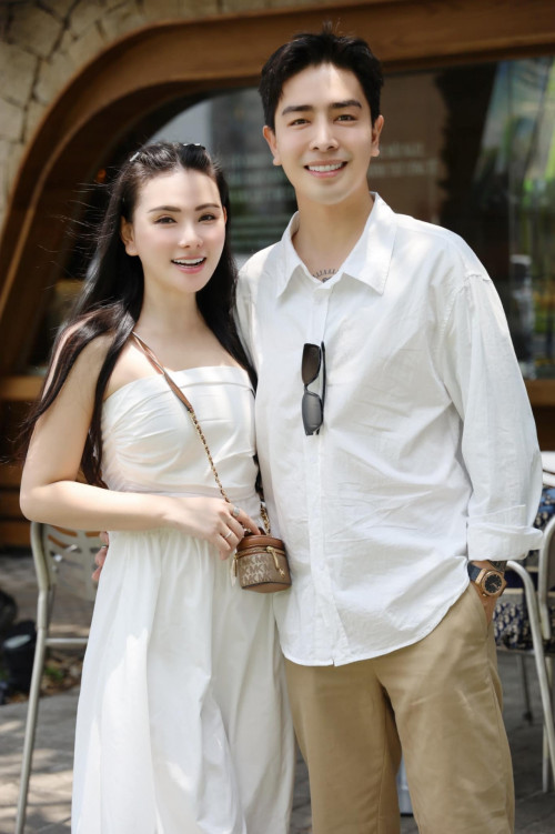 Thu Thủy và chồng