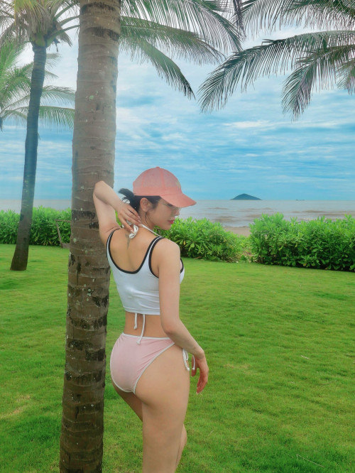 Diệp Lâm Anh body nóng bỏng