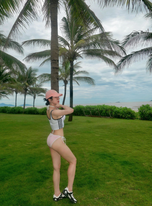 Diệp Lâm Anh body nóng bỏng