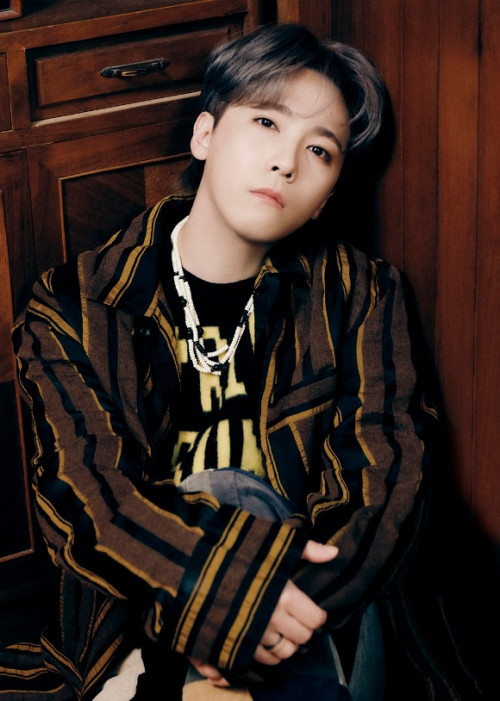 Lee Hong Ki khổ sở vì mắc bệnh lạ ở vòng 3, cơ thể chằng chịt sẹo sau 8 ca phẫu thuật