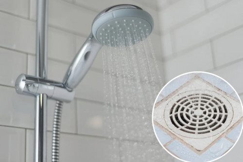 Chuyên gia cảnh báo thói quen đi tiểu khi tắm gây hại cho phụ nữ - Ảnh 1.