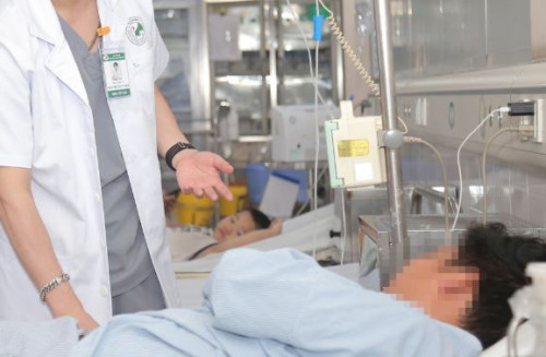 Nam sinh 15 tuổi phải cắt bỏ tinh hoàn vì sai lầm đáng tiếc - Ảnh 1.