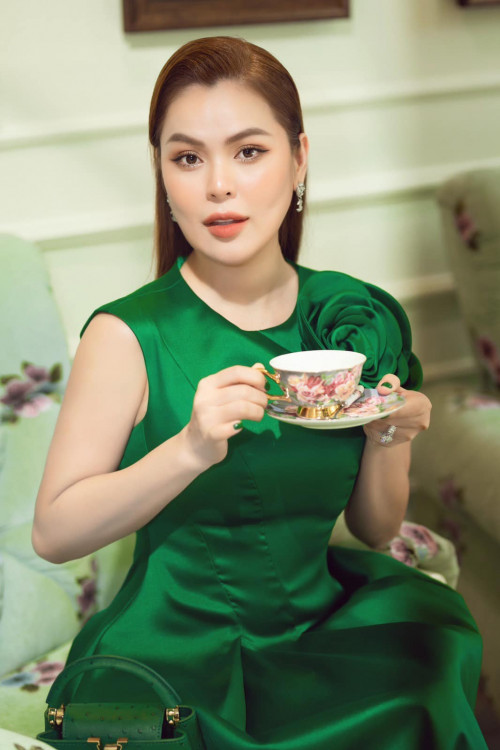 Phương Lê cùng chồng.