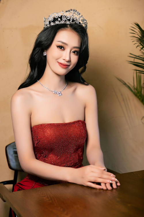 Á hậu Bùi Khánh Linh đã sống chung với bạn trai gia thế khủng?- Ảnh 3.