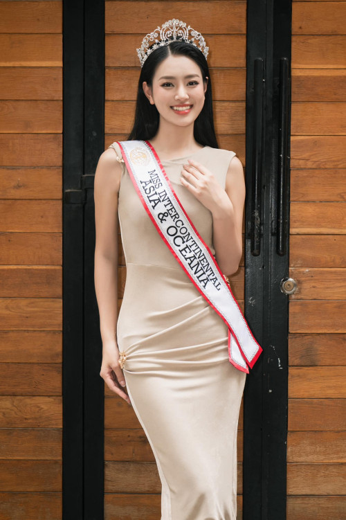 Á hậu Bùi Khánh Linh đã sống chung với bạn trai gia thế khủng?- Ảnh 2.
