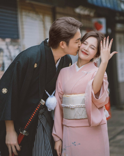 Diễn viên Đình Tú cầu hôn Ngọc Huyền