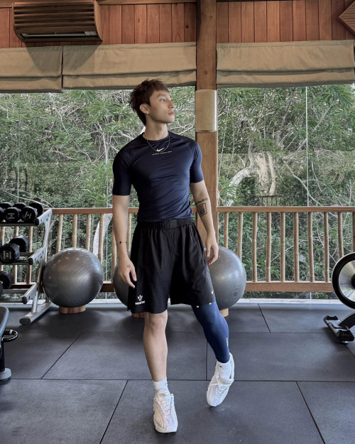 Sơn Tùng - HIEUTHUHAI tại gym