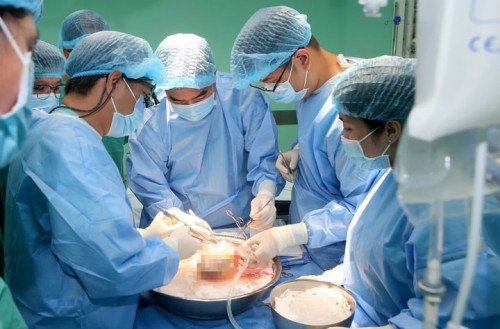 Xuyên đêm ghép 4 tạng cứu ngườ- Ảnh 1.