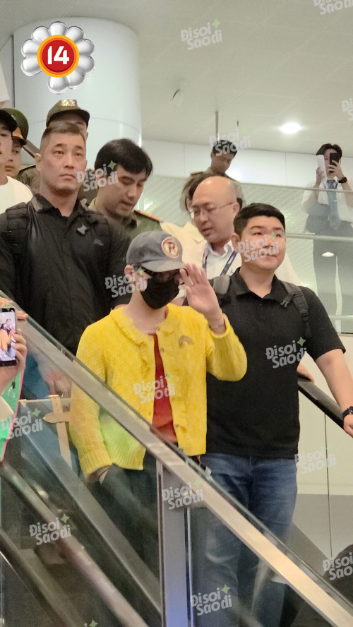 G-Dragon siêu phần khởi khi trở lại Việt Nam