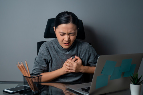 Dấu hiệu đột quỵ kéo dài suốt 2 năm, cô gái 25 tuổi từng bị cấn thận...