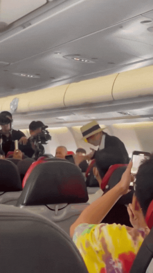 GD "sắp pe" đang bay Vietjet Air, anh Long thật thì vẫn chưa thấy!- Ảnh 1.