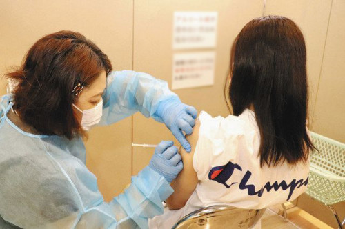 Nữ giới có cần tiêm nhắc lại vắc xin HPV hay không?- Ảnh 1.