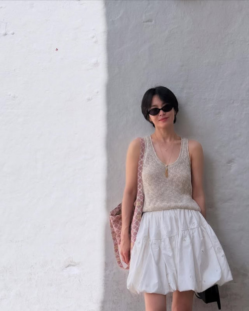 Song Hye Kyo khoe vẻ đẹp tự nhiên.