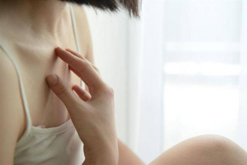 Bác sĩ 35 tuổi mắc ung thư vú hiếm gặp: Cảnh báo 2 "thủ phạm" dễ bị bỏ qua