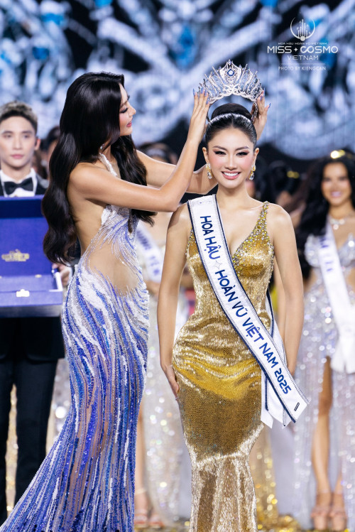 Drama ngay sau Chung kết Hoa hậu Hoàn vũ Việt Nam.