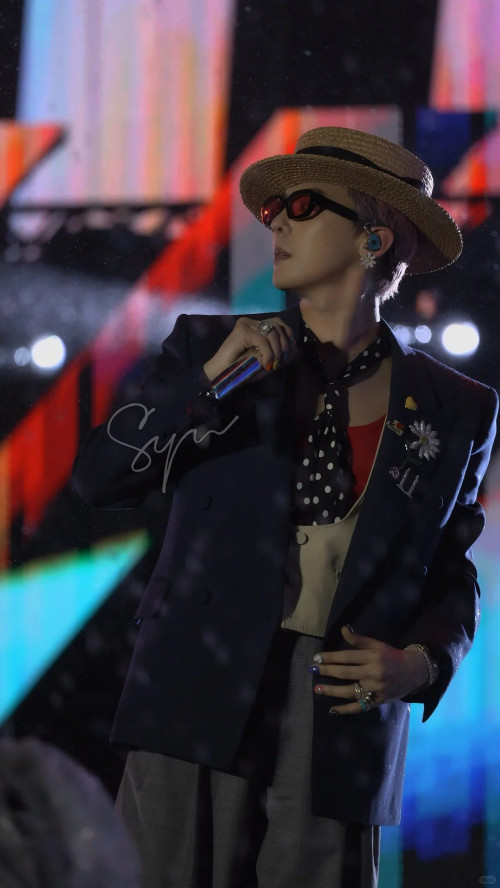 G-Dragon và Sơn Tùng